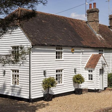 Cosy Cottage With Beautiful Garden, Hottub & Sauna Marden  エクステリア 写真