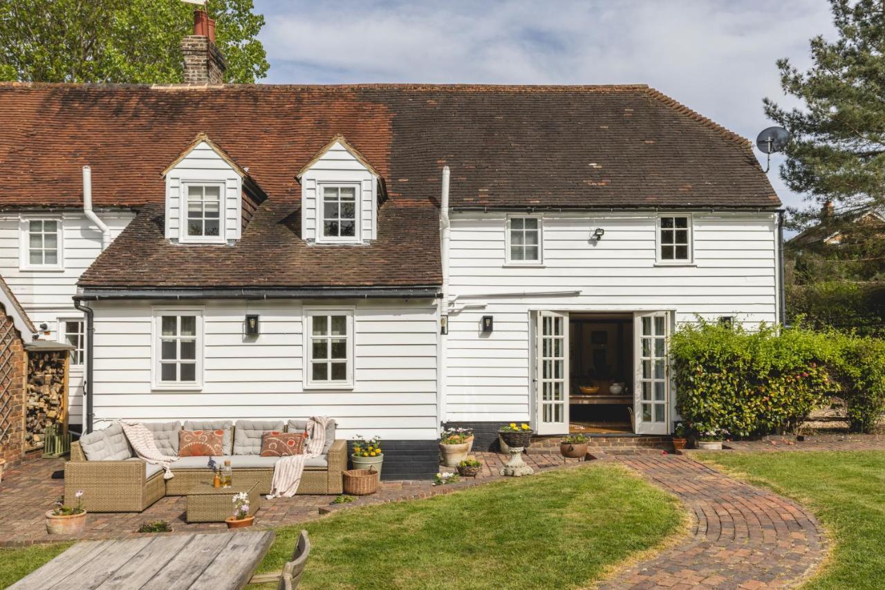 Cosy Cottage With Beautiful Garden, Hottub & Sauna Marden  エクステリア 写真