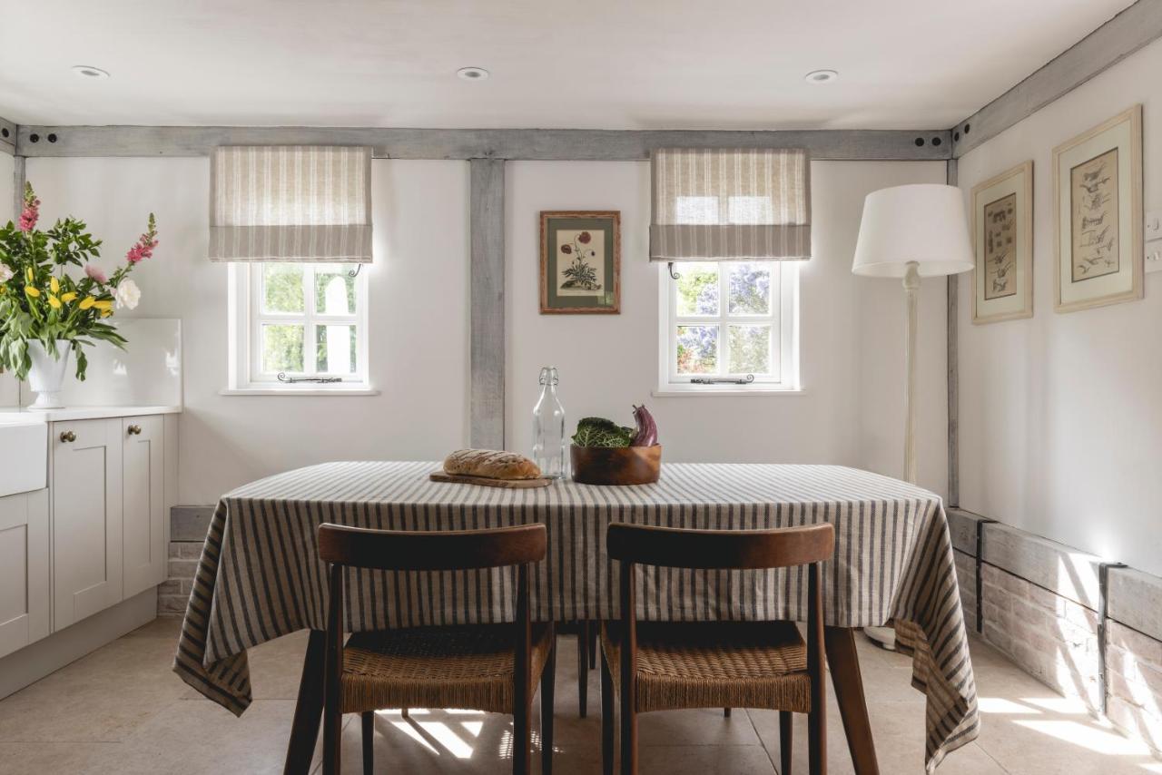 Cosy Cottage With Beautiful Garden, Hottub & Sauna Marden  エクステリア 写真