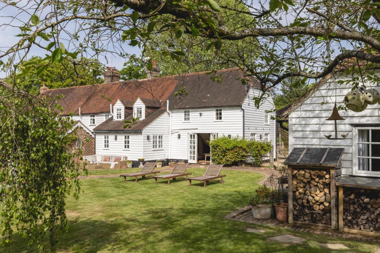 Cosy Cottage With Beautiful Garden, Hottub & Sauna Marden  エクステリア 写真